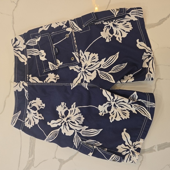 J. Crew Hawaiian Floral Board Shorts Navy White 9" Size 30 Mens Swimtrunks - Picture 3 of 5